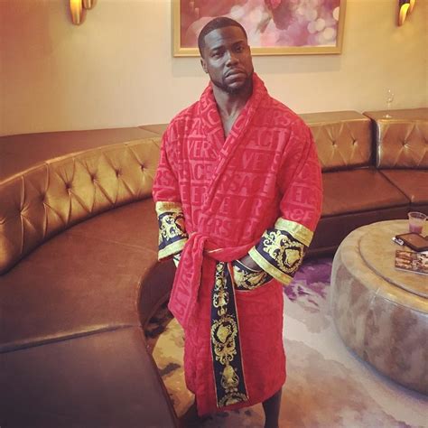 Spotted: Kevin Hart in Versace Bathrobe – PAUSE Online